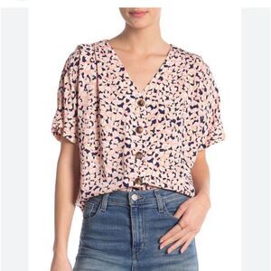 NWT Elodie Button Blouse Sz M Pink Floral V-Neck Dolman Short Sleeve Curved Hem